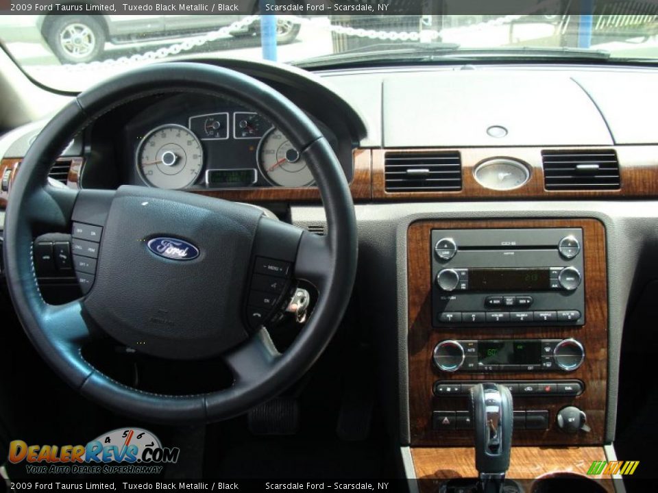2009 Ford Taurus Limited Tuxedo Black Metallic / Black Photo #16