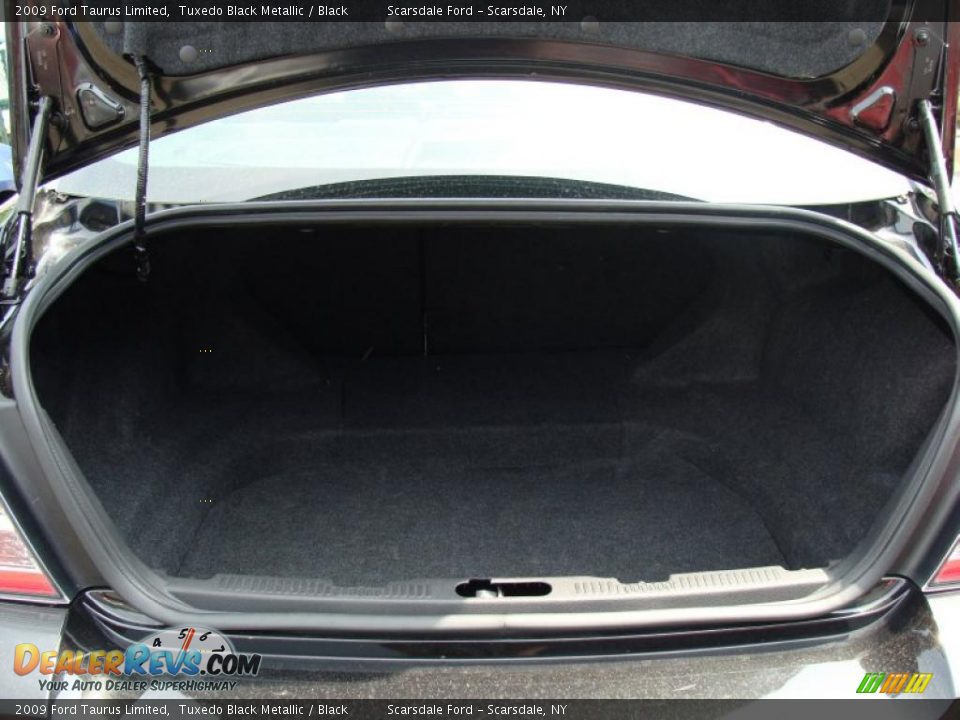 2009 Ford Taurus Limited Tuxedo Black Metallic / Black Photo #24