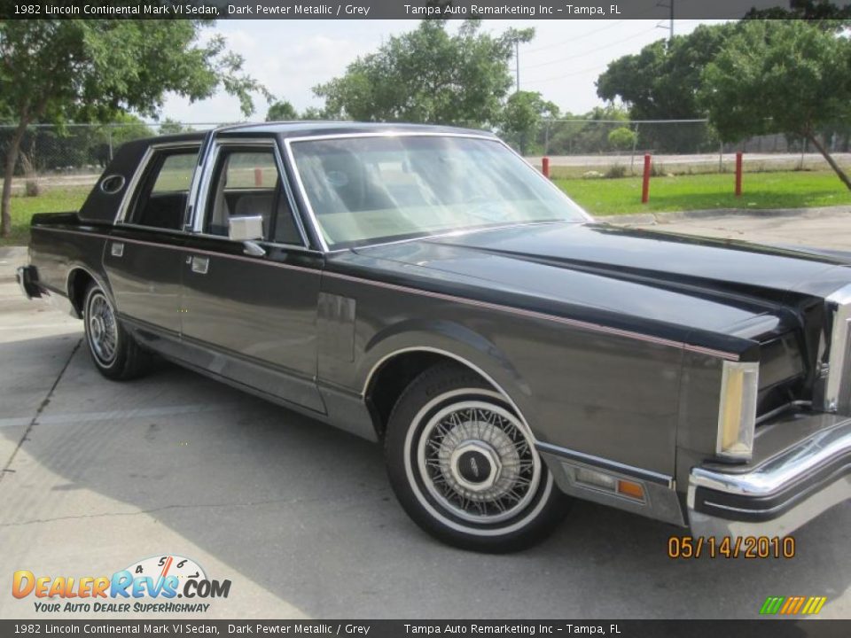 1982 Lincoln Continental Mark VI Sedan Dark Pewter Metallic / Grey Photo #5