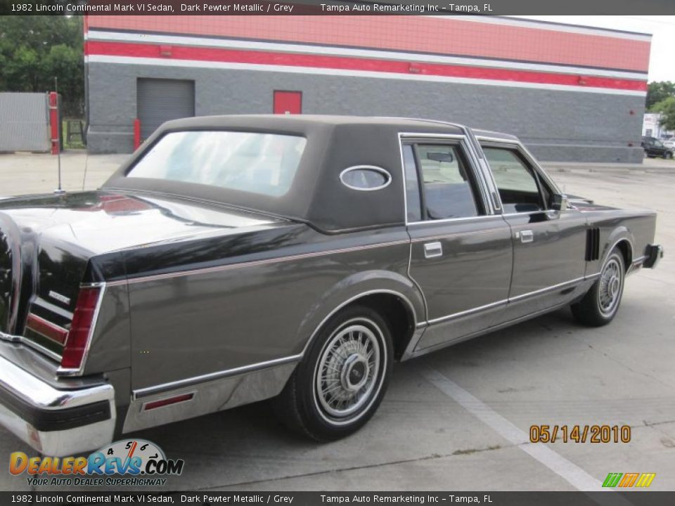 1982 Lincoln Continental Mark VI Sedan Dark Pewter Metallic / Grey Photo #9