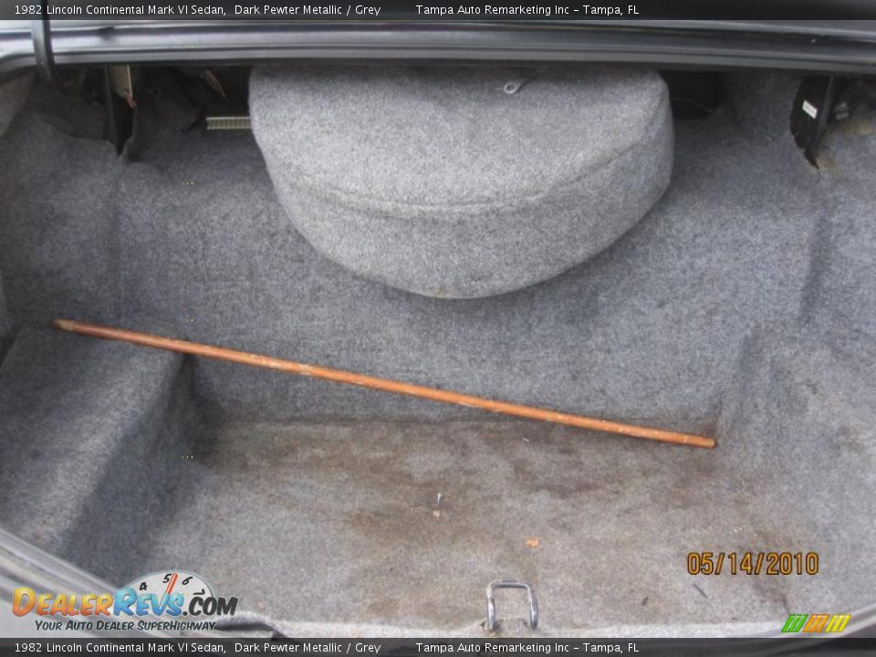 1982 Lincoln Continental Mark VI Sedan Dark Pewter Metallic / Grey Photo #14