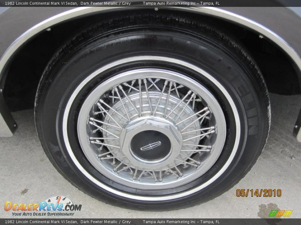 1982 Lincoln Continental Mark VI Sedan Dark Pewter Metallic / Grey Photo #15