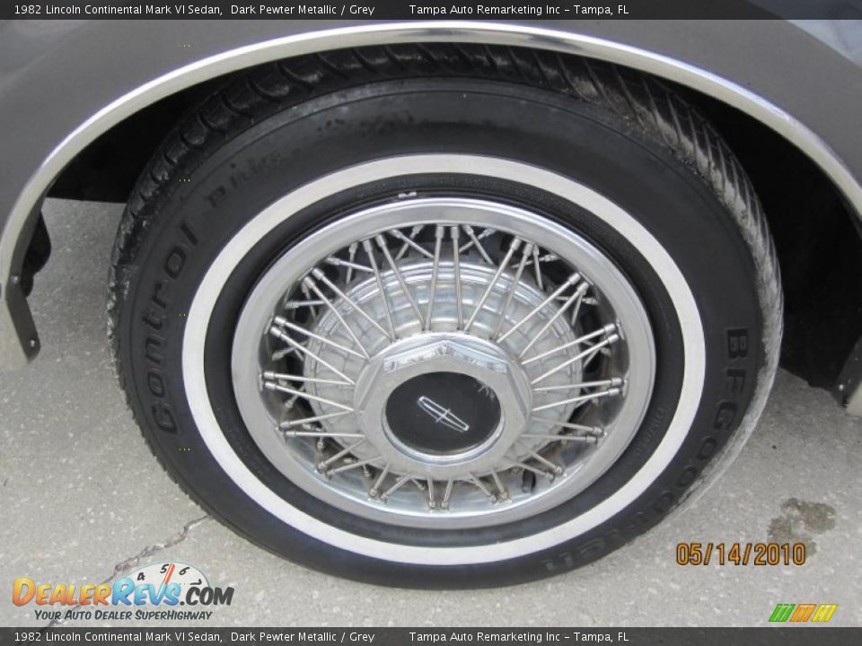 1982 Lincoln Continental Mark VI Sedan Dark Pewter Metallic / Grey Photo #16