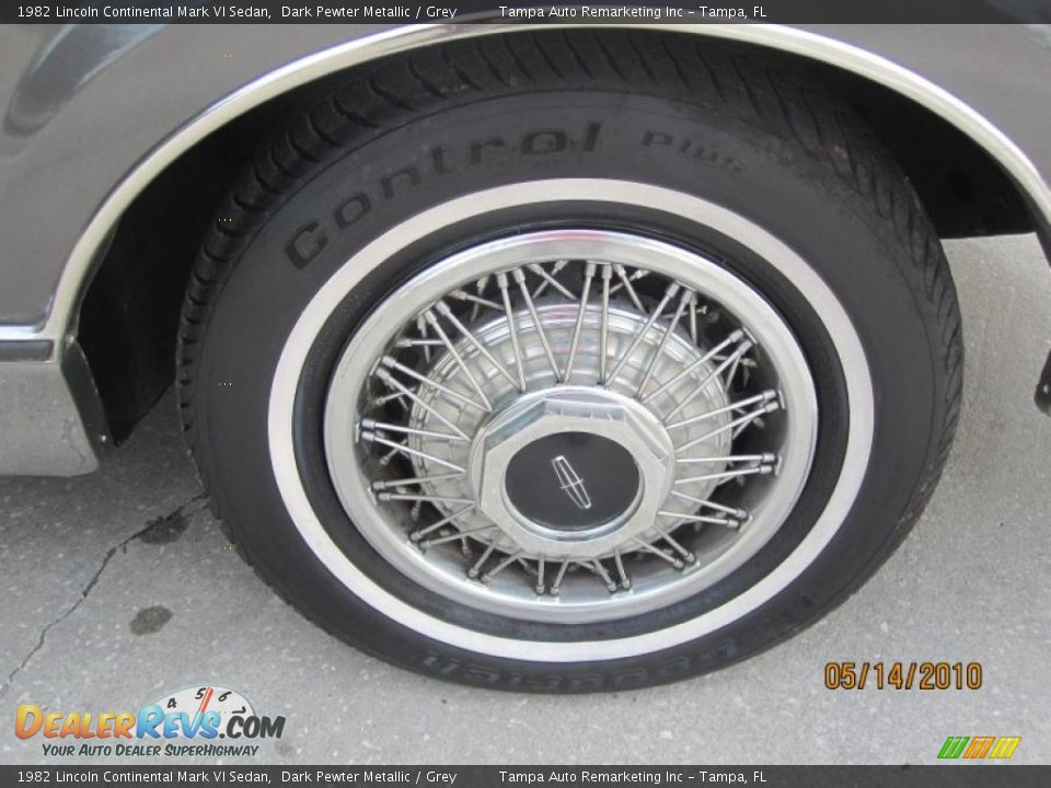 1982 Lincoln Continental Mark VI Sedan Dark Pewter Metallic / Grey Photo #17
