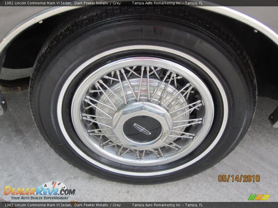 1982 Lincoln Continental Mark VI Sedan Dark Pewter Metallic / Grey Photo #18