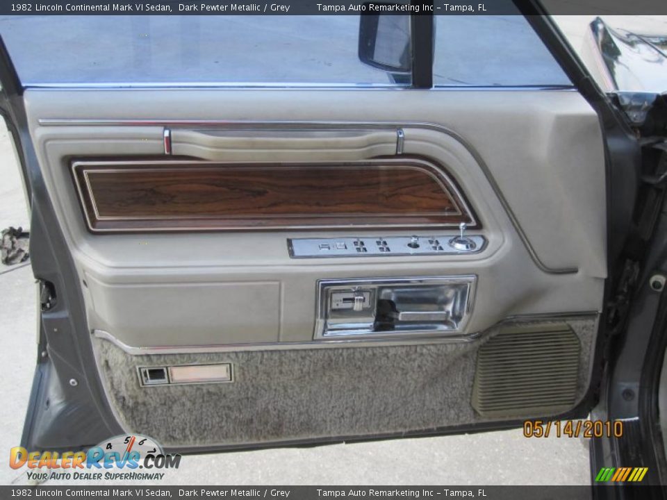 1982 Lincoln Continental Mark VI Sedan Dark Pewter Metallic / Grey Photo #19