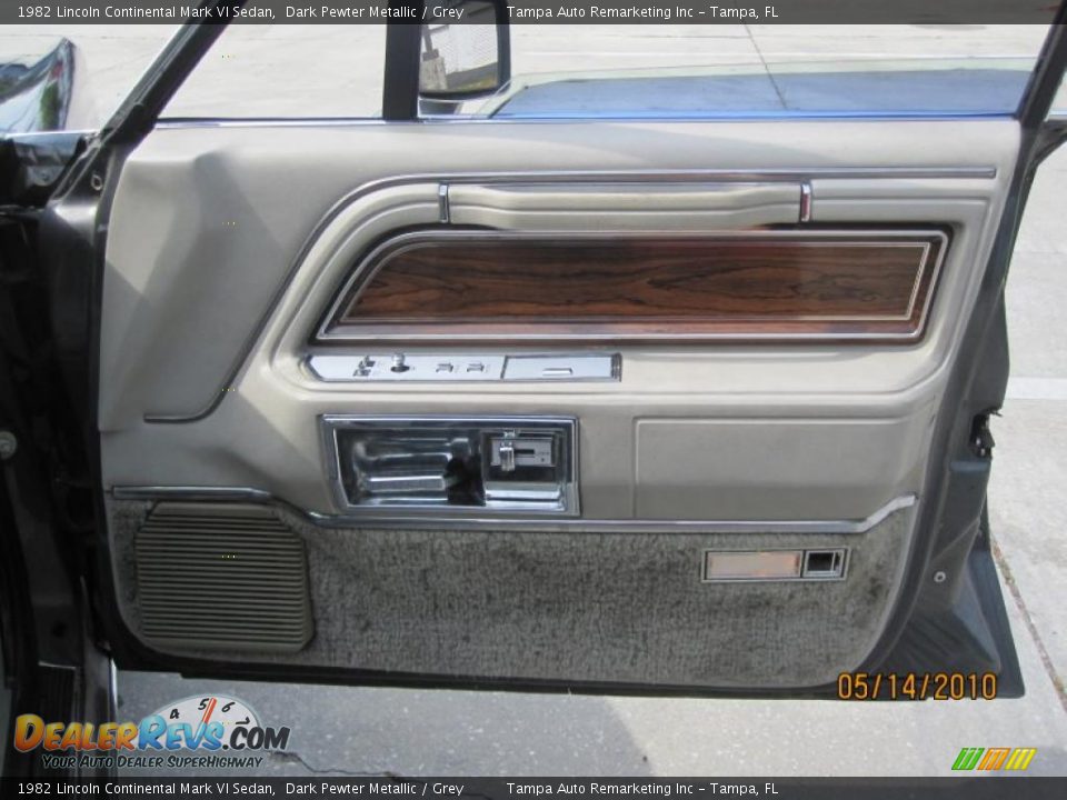 1982 Lincoln Continental Mark VI Sedan Dark Pewter Metallic / Grey Photo #20