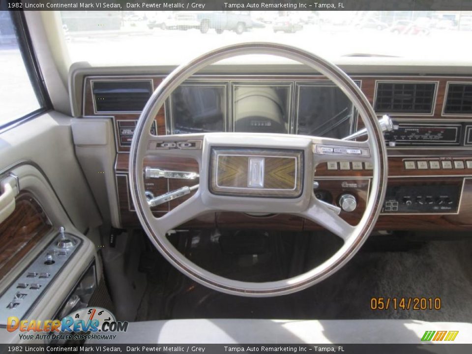 1982 Lincoln Continental Mark VI Sedan Dark Pewter Metallic / Grey Photo #29