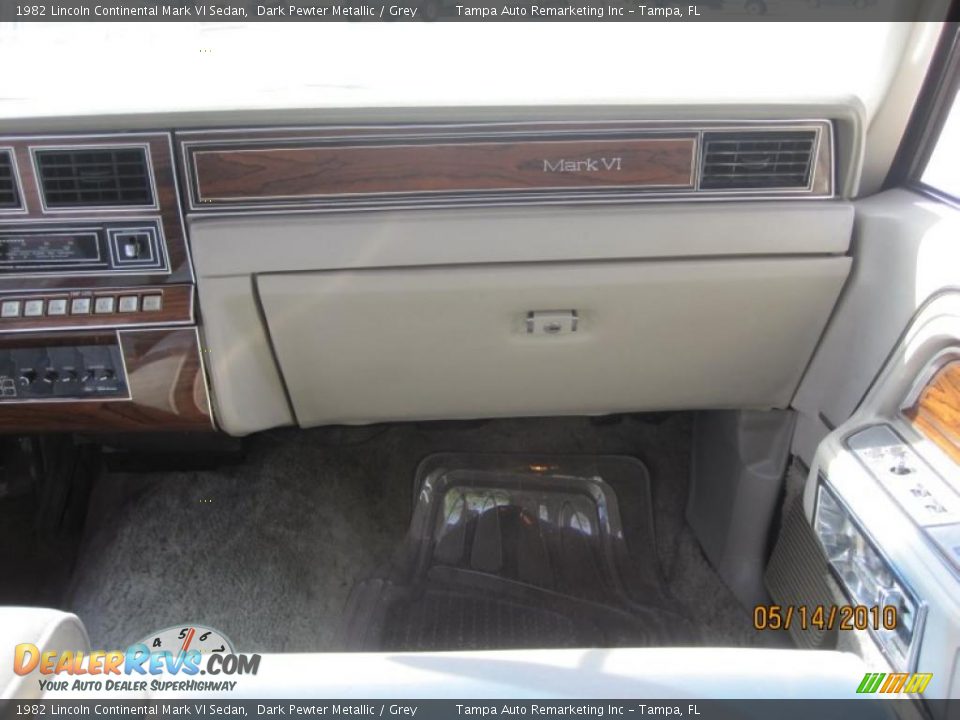 1982 Lincoln Continental Mark VI Sedan Dark Pewter Metallic / Grey Photo #30