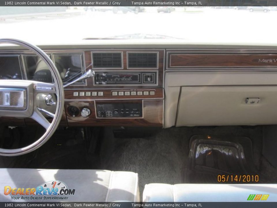 1982 Lincoln Continental Mark VI Sedan Dark Pewter Metallic / Grey Photo #31