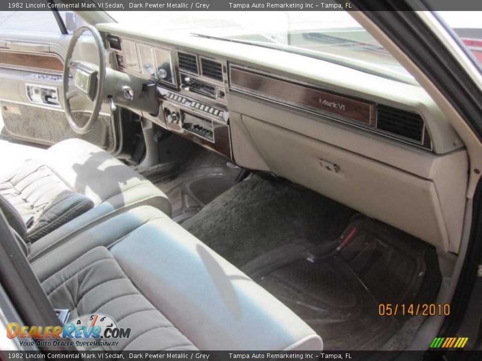 1982 Lincoln Continental Mark VI Sedan Dark Pewter Metallic / Grey Photo #33