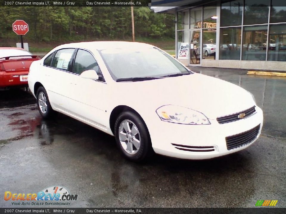 2007 Chevrolet Impala LT White / Gray Photo #2