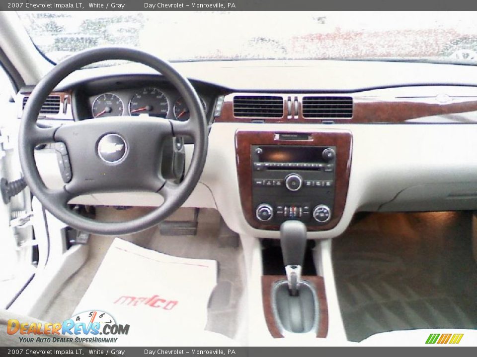 2007 Chevrolet Impala LT White / Gray Photo #7