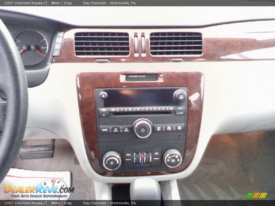 2007 Chevrolet Impala LT White / Gray Photo #10