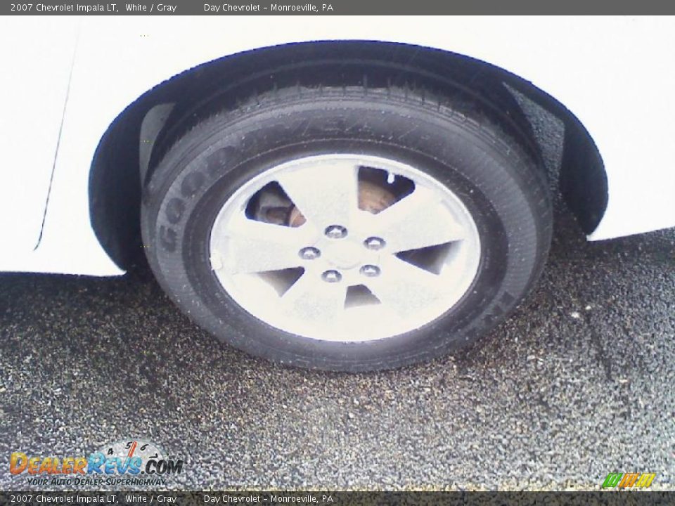 2007 Chevrolet Impala LT White / Gray Photo #12