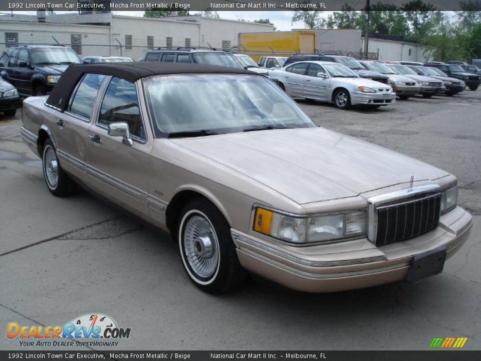 1992 Lincoln Town Car Executive Mocha Frost Metallic / Beige Photo #2