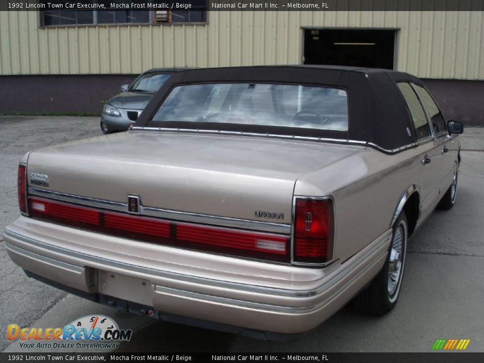 1992 Lincoln Town Car Executive Mocha Frost Metallic / Beige Photo #3