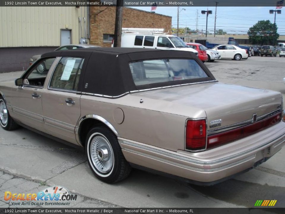 1992 Lincoln Town Car Executive Mocha Frost Metallic / Beige Photo #4