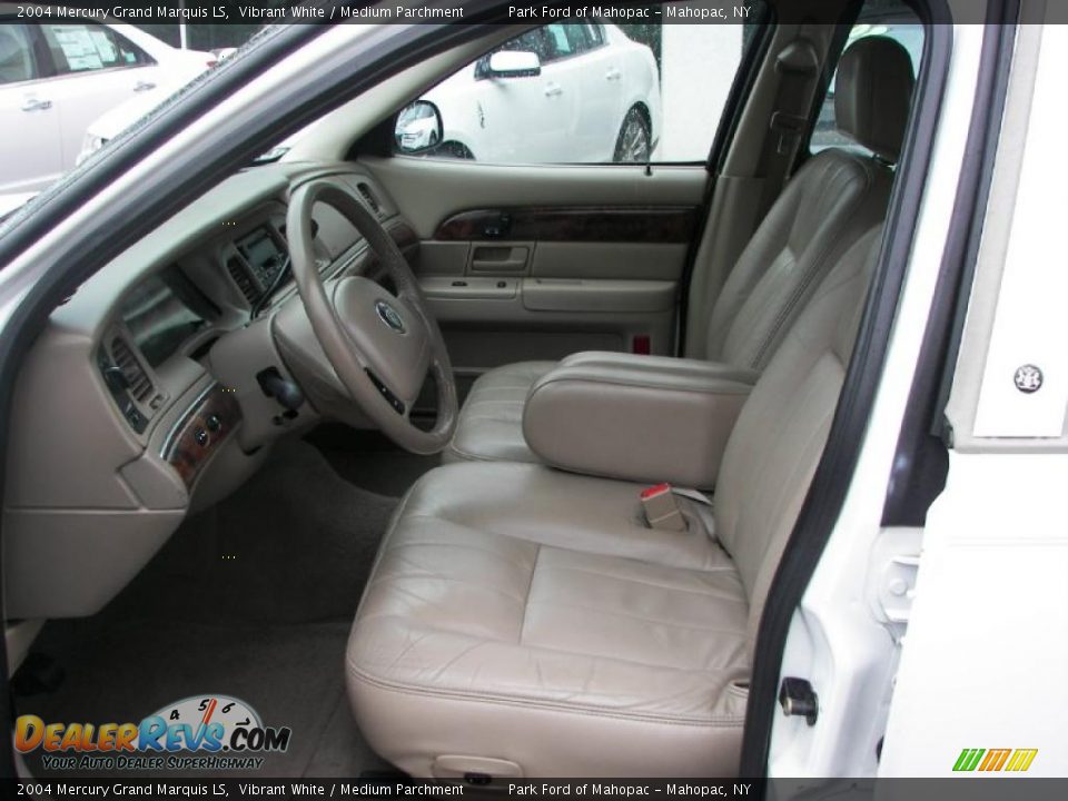2004 Mercury Grand Marquis LS Vibrant White / Medium Parchment Photo #5