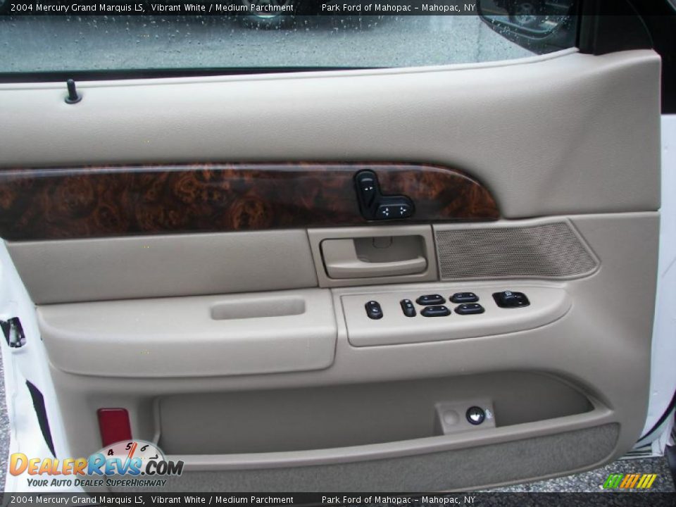 2004 Mercury Grand Marquis LS Vibrant White / Medium Parchment Photo #13