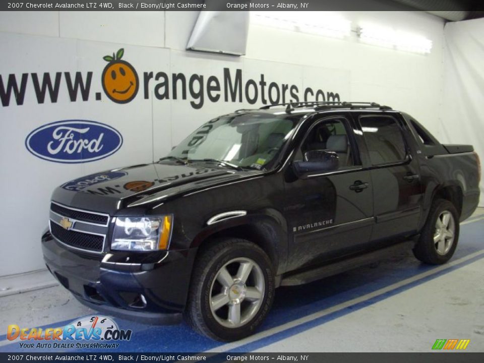 2007 Chevrolet Avalanche LTZ 4WD Black / Ebony/Light Cashmere Photo #1