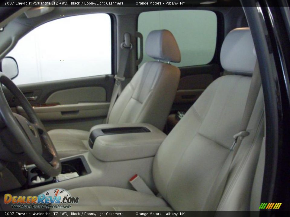 2007 Chevrolet Avalanche LTZ 4WD Black / Ebony/Light Cashmere Photo #8