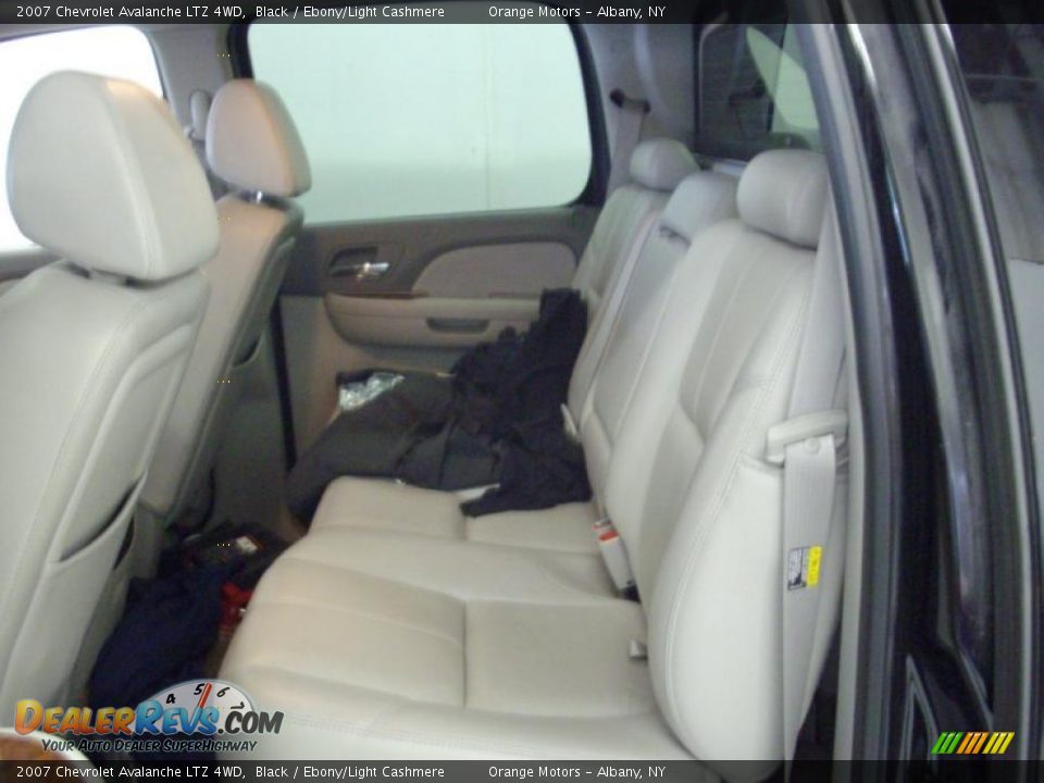 2007 Chevrolet Avalanche LTZ 4WD Black / Ebony/Light Cashmere Photo #9