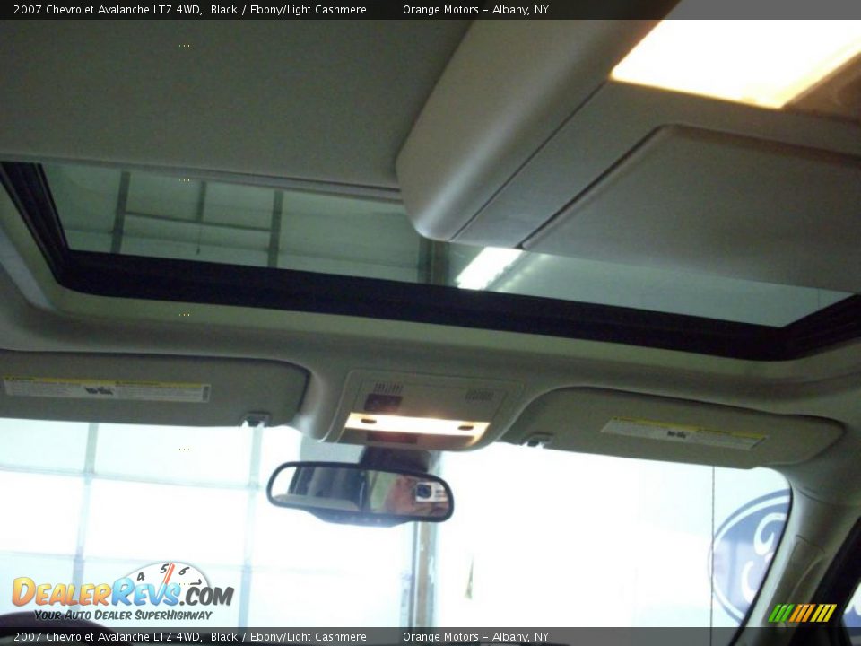 2007 Chevrolet Avalanche LTZ 4WD Black / Ebony/Light Cashmere Photo #11