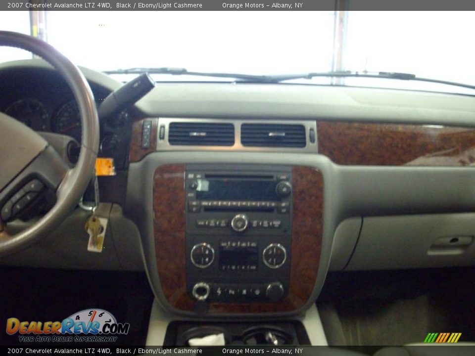 2007 Chevrolet Avalanche LTZ 4WD Black / Ebony/Light Cashmere Photo #14