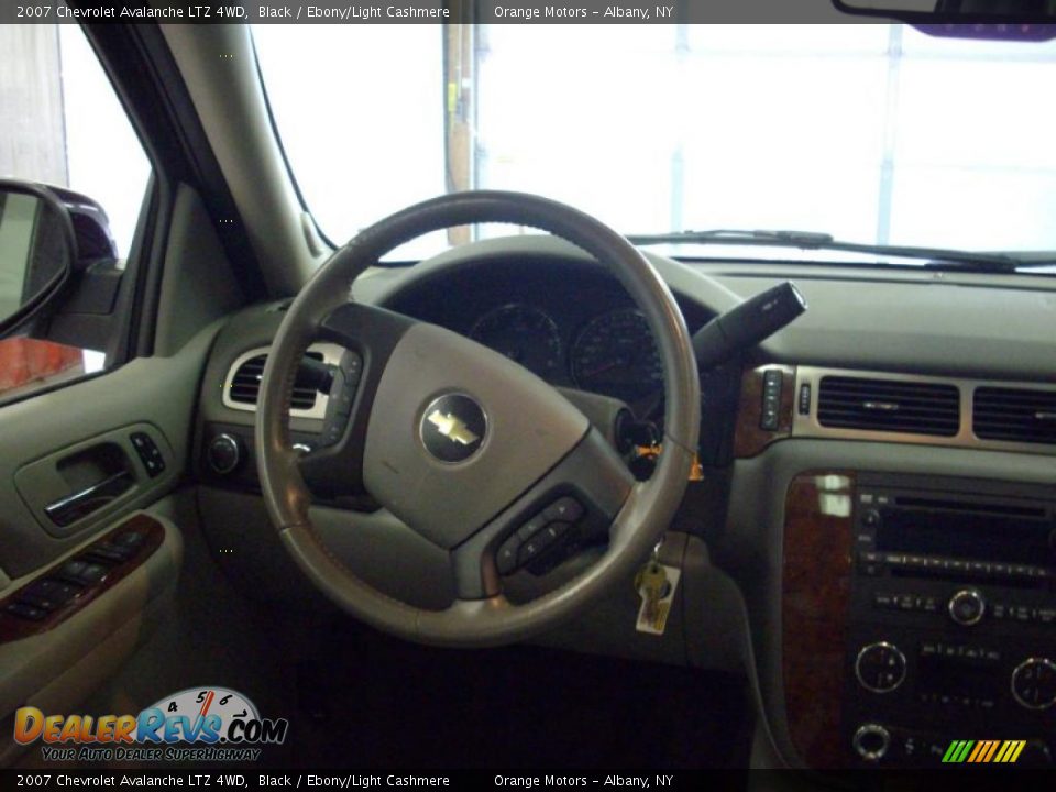 2007 Chevrolet Avalanche LTZ 4WD Black / Ebony/Light Cashmere Photo #15