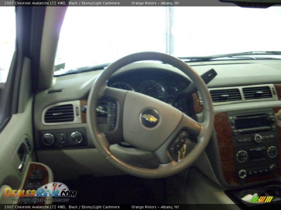 2007 Chevrolet Avalanche LTZ 4WD Black / Ebony/Light Cashmere Photo #16