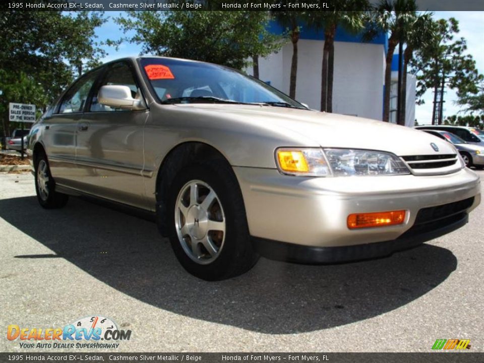 1995 Honda Accord EX-L Sedan Cashmere Silver Metallic / Beige Photo #1