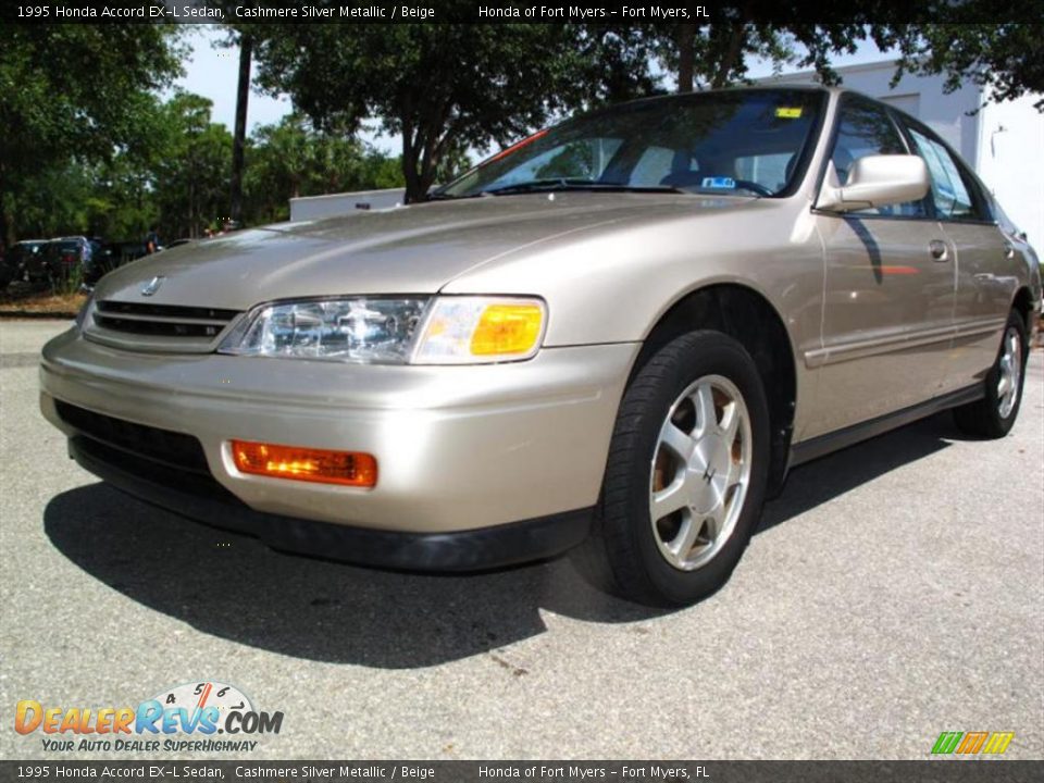1995 Honda Accord EX-L Sedan Cashmere Silver Metallic / Beige Photo #6
