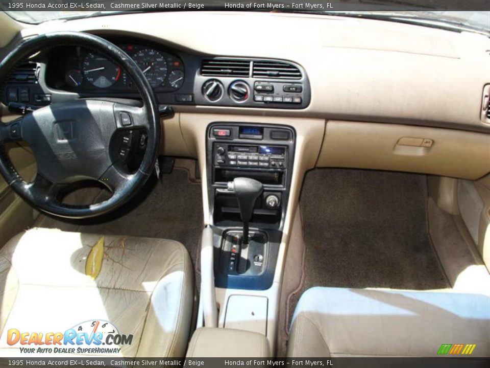 1995 Honda Accord EX-L Sedan Cashmere Silver Metallic / Beige Photo #9
