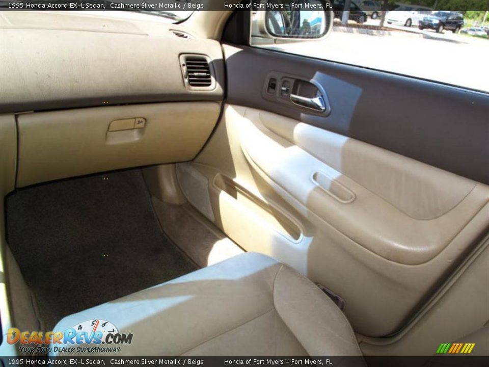 1995 Honda Accord EX-L Sedan Cashmere Silver Metallic / Beige Photo #12