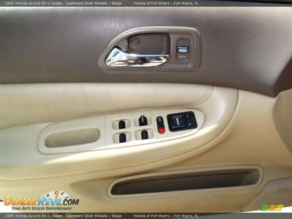 1995 Honda Accord EX-L Sedan Cashmere Silver Metallic / Beige Photo #15