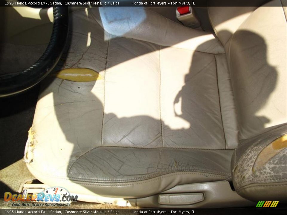 1995 Honda Accord EX-L Sedan Cashmere Silver Metallic / Beige Photo #16