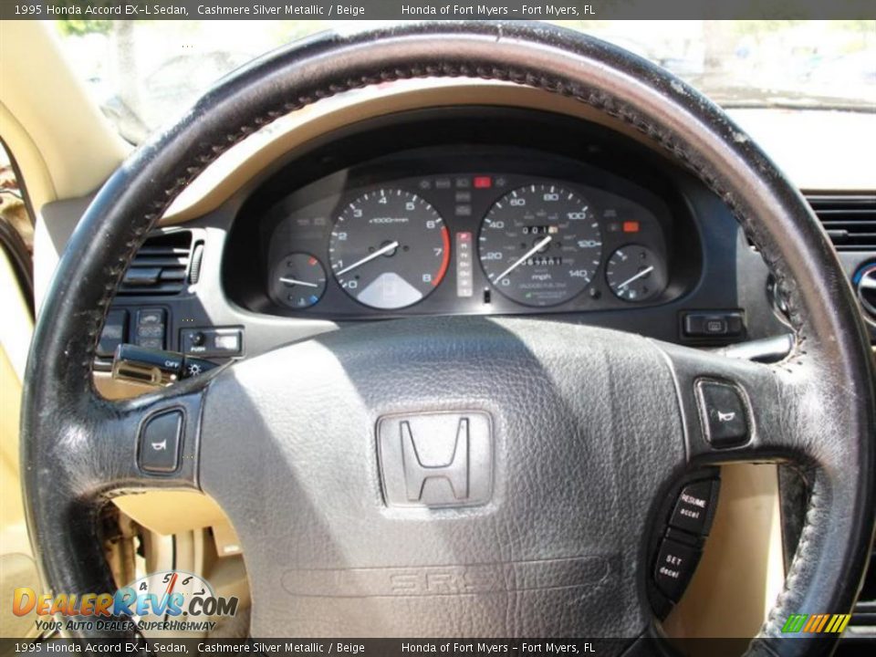 1995 Honda Accord EX-L Sedan Cashmere Silver Metallic / Beige Photo #17