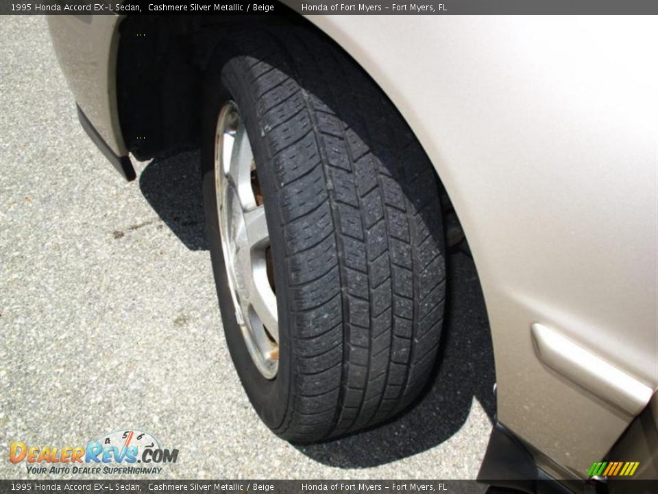 1995 Honda Accord EX-L Sedan Cashmere Silver Metallic / Beige Photo #19