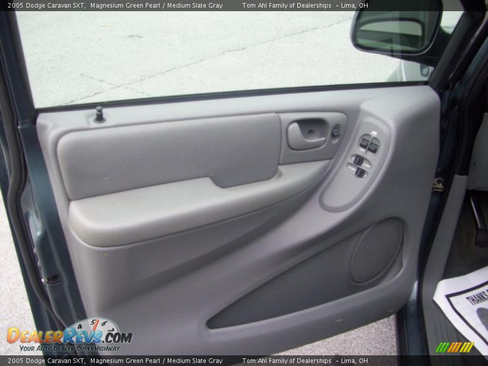 2005 Dodge Caravan SXT Magnesium Green Pearl / Medium Slate Gray Photo #5