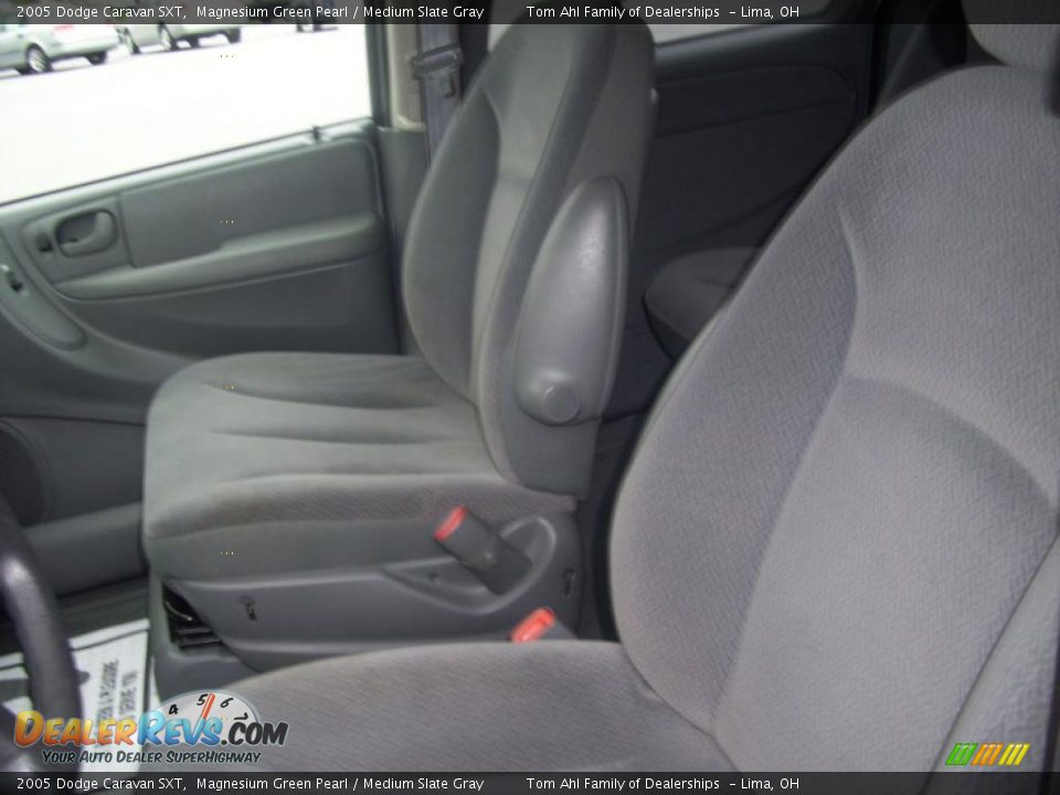 2005 Dodge Caravan SXT Magnesium Green Pearl / Medium Slate Gray Photo #8