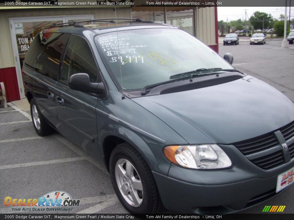 2005 Dodge Caravan SXT Magnesium Green Pearl / Medium Slate Gray Photo #9