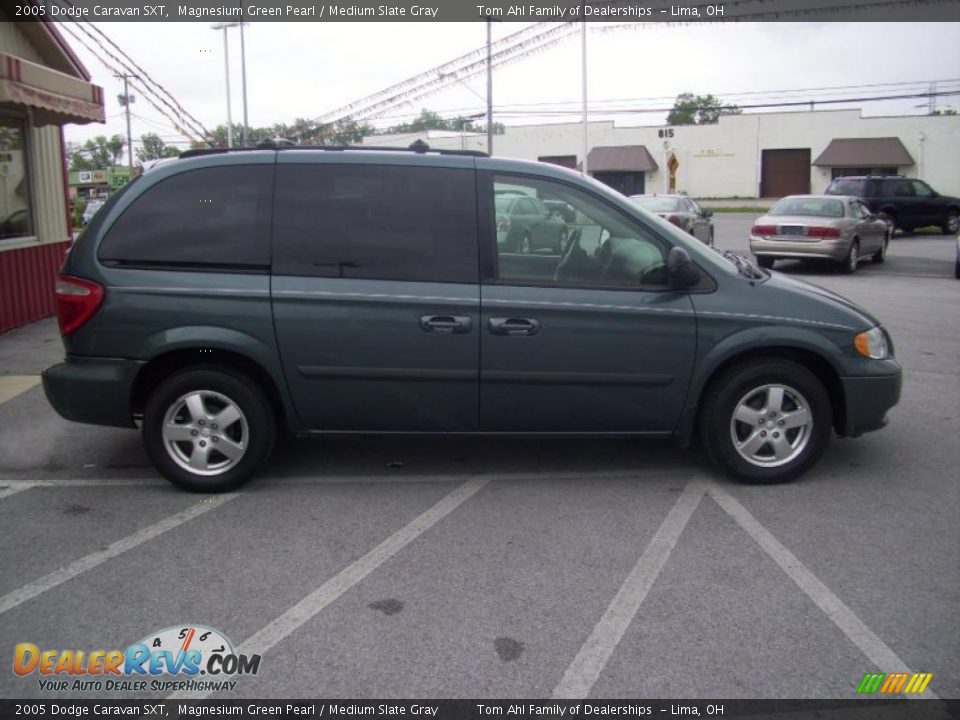 2005 Dodge Caravan SXT Magnesium Green Pearl / Medium Slate Gray Photo #13
