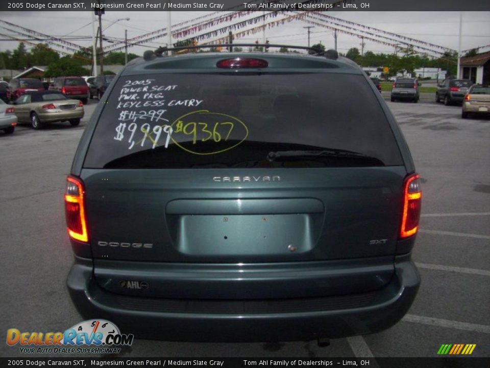 2005 Dodge Caravan SXT Magnesium Green Pearl / Medium Slate Gray Photo #16