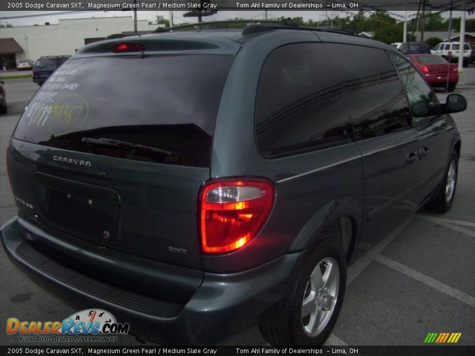 2005 Dodge Caravan SXT Magnesium Green Pearl / Medium Slate Gray Photo #17