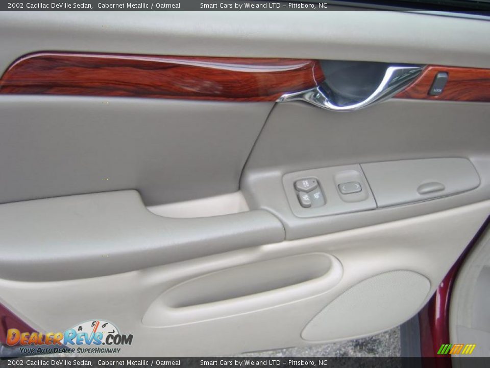 2002 Cadillac DeVille Sedan Cabernet Metallic / Oatmeal Photo #17