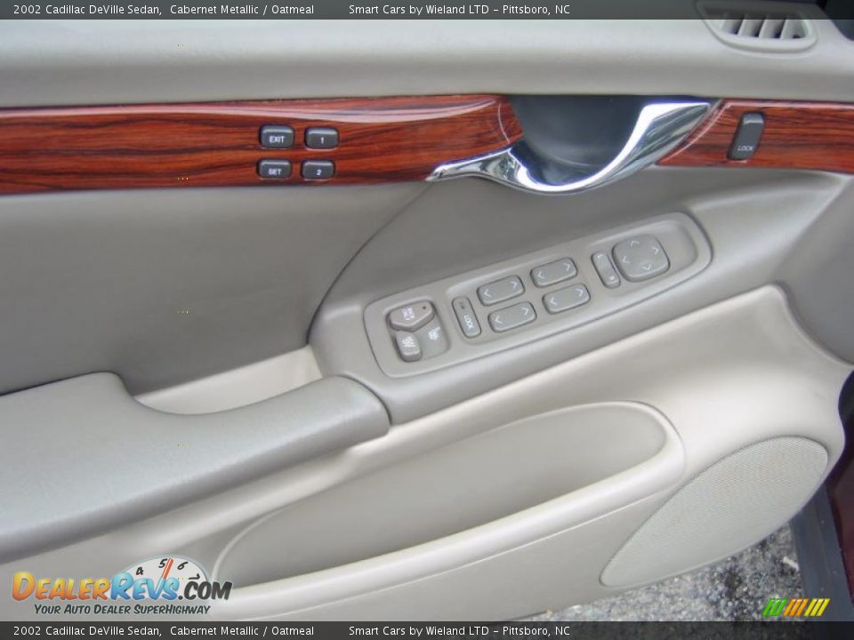 2002 Cadillac DeVille Sedan Cabernet Metallic / Oatmeal Photo #18