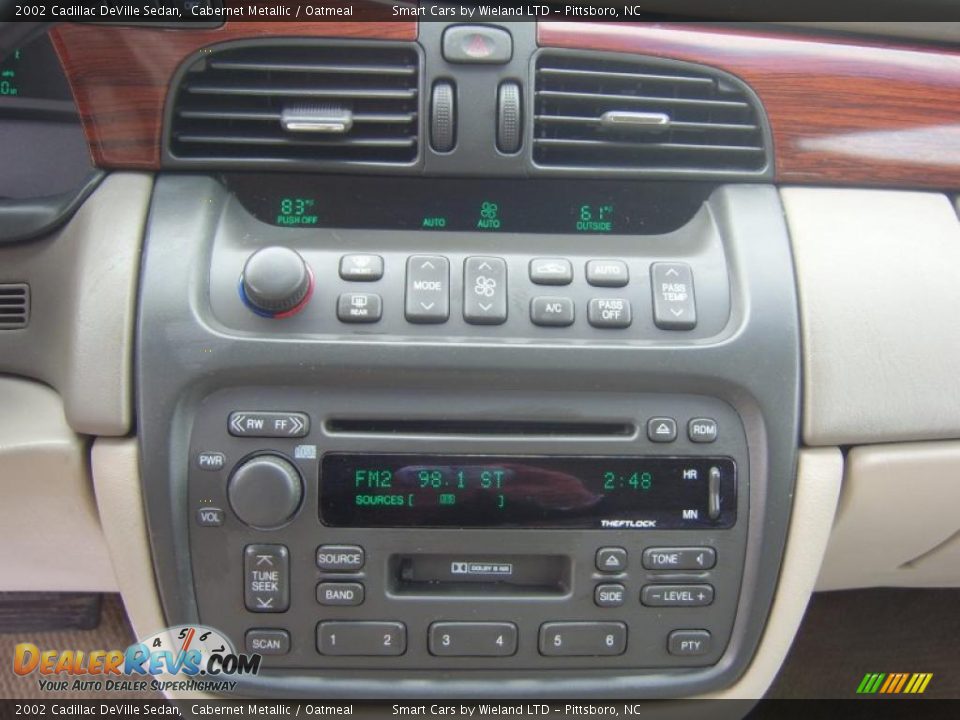 2002 Cadillac DeVille Sedan Cabernet Metallic / Oatmeal Photo #21
