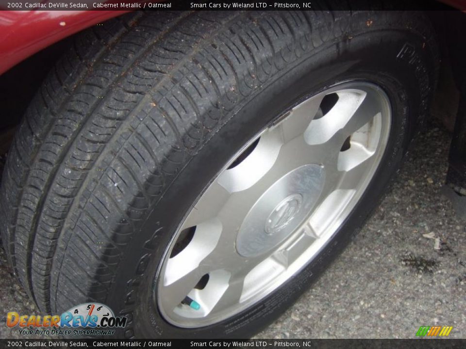 2002 Cadillac DeVille Sedan Cabernet Metallic / Oatmeal Photo #24
