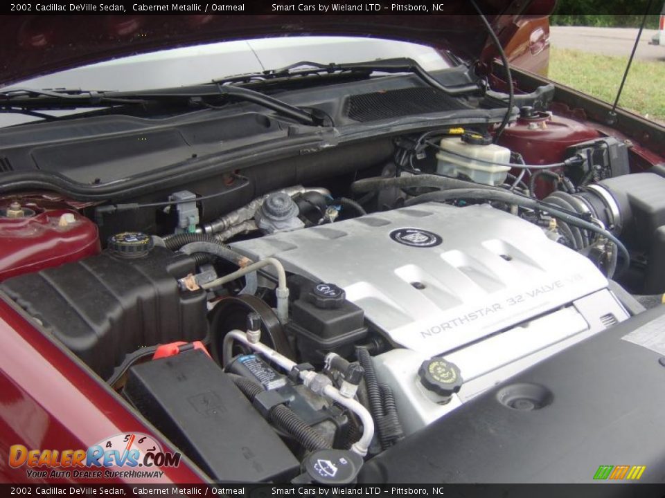 2002 Cadillac DeVille Sedan Cabernet Metallic / Oatmeal Photo #26